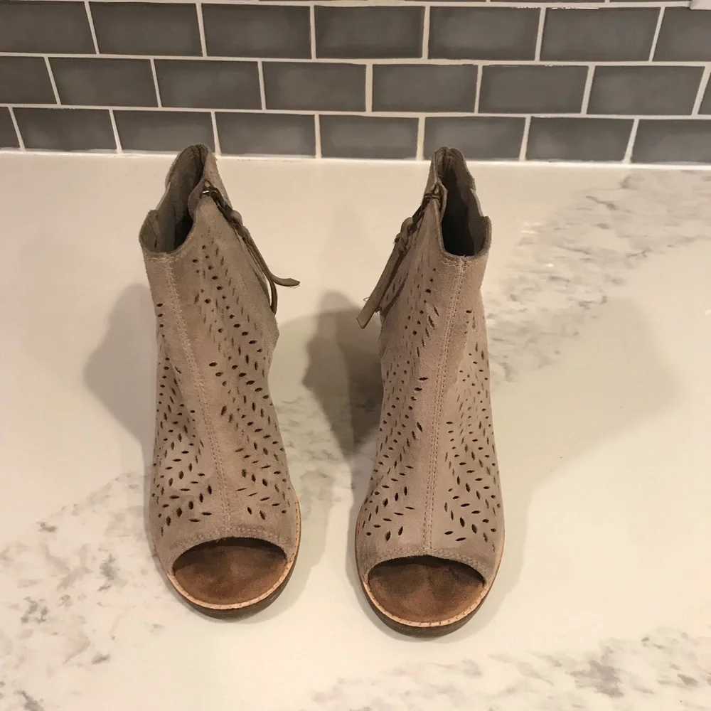 Toms Women’s Majorca Peep Toe Bootie - Picture 3 of 6